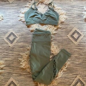 Alo Yoga Entwine SET